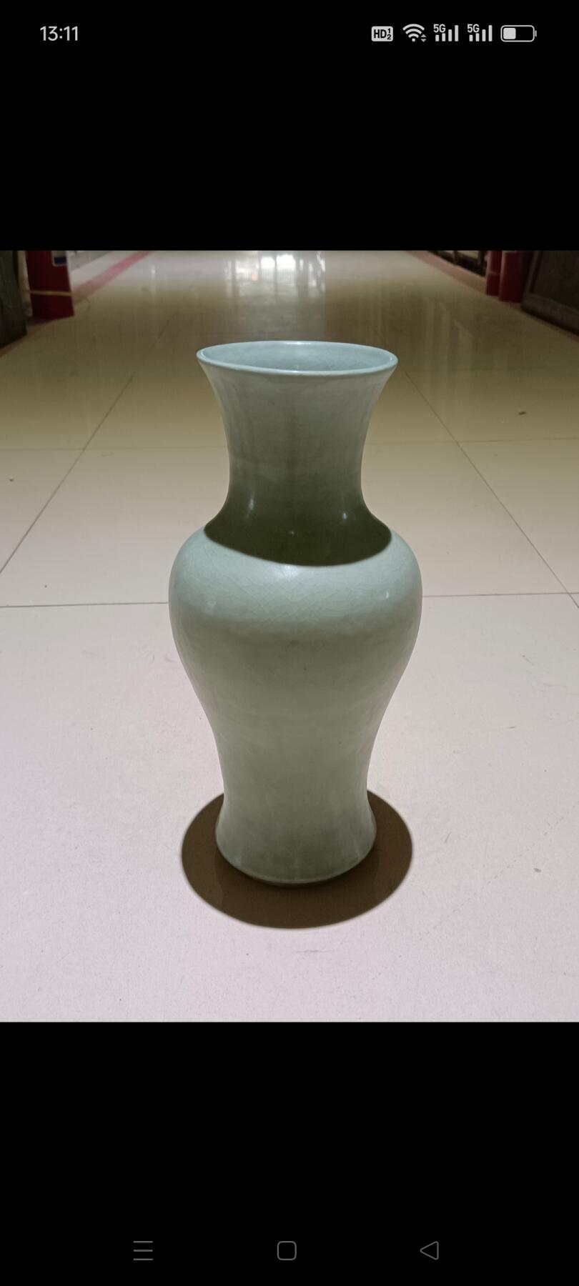 民国时期单色釉赏瓶，造型精美，通体开片，包浆温润如玉，保存完好，品相一流，非常难得