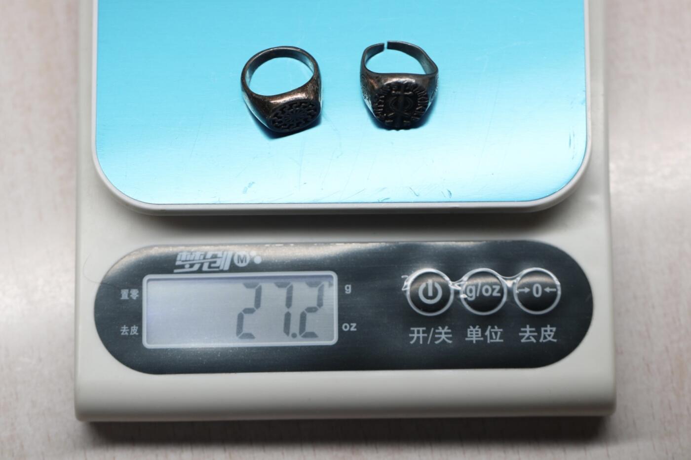 大猫徽章拍卖 第277期 珍爱和平 第三帝国时期超自然神秘组织部门戒指两枚，德国祖先遗产研究会会员戒指、党卫军黑太阳计划标志戒指，材质为德国800银