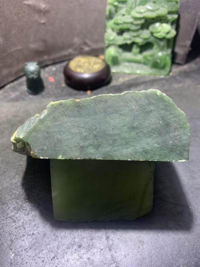 天然原皮和田玉碧玉原石一颗， 天然原皮和田玉碧玉原石一颗，