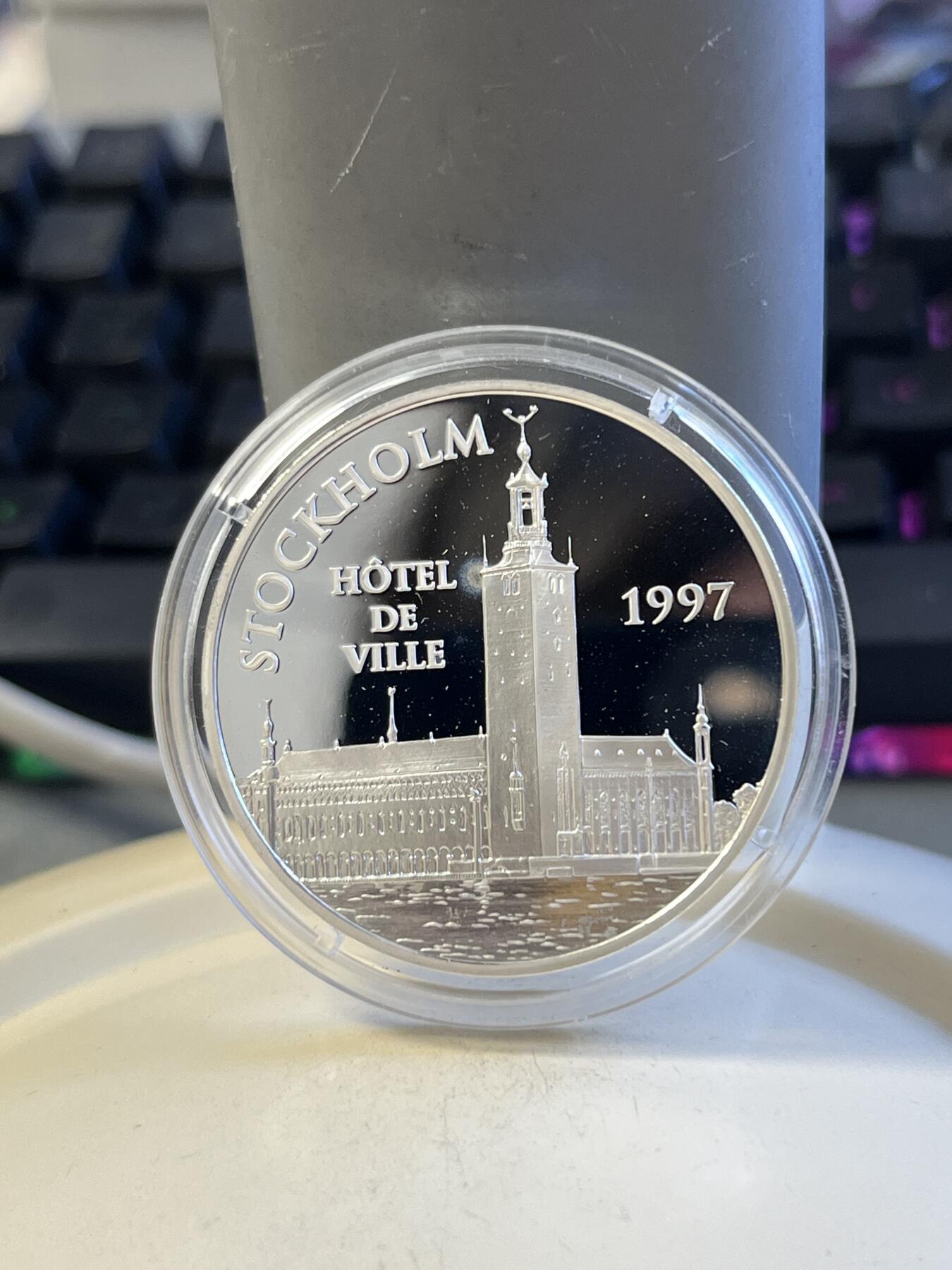 第173期拍卖【长期征集拍品】 法国1997年欧洲建筑系列瑞典灯塔双面值纪念银币，900银，发行20000枚，有氧化
