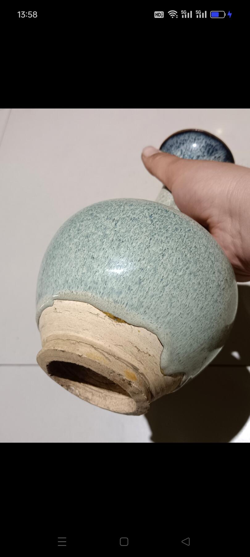 老钧釉长颈瓶，釉水一流，造型精美，保存完好，品相一流