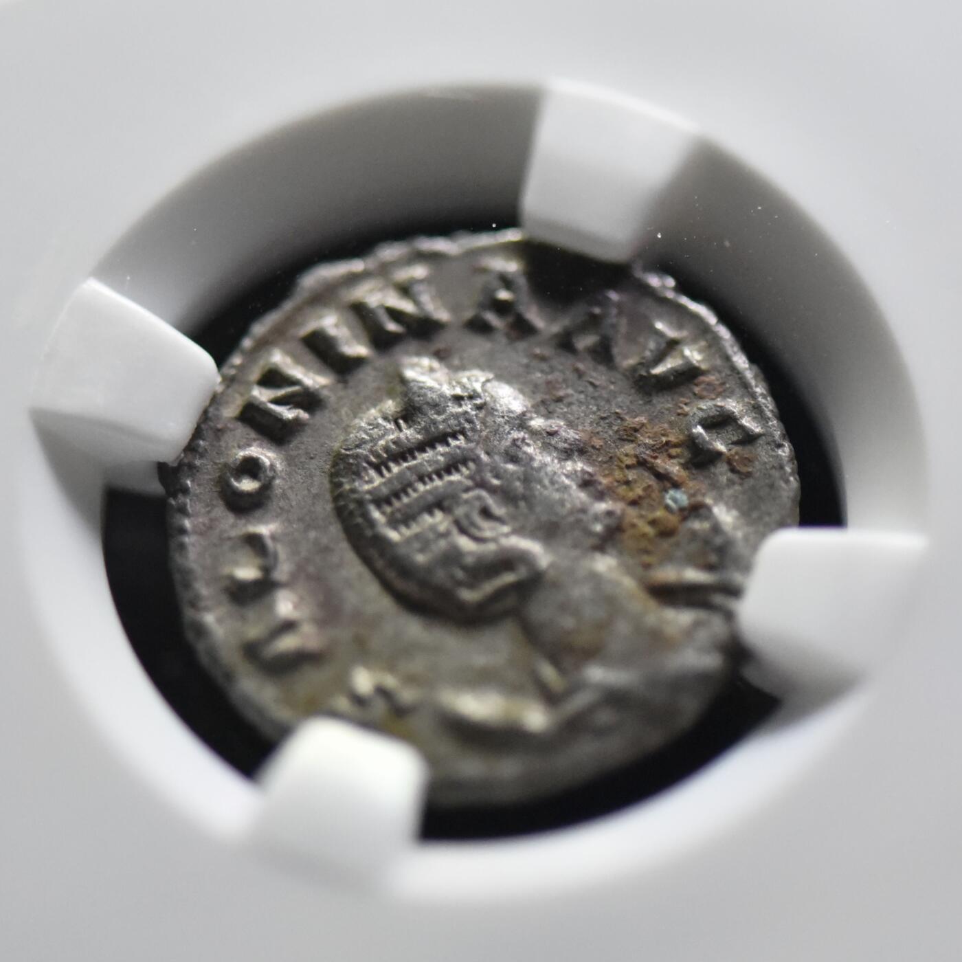 【良泉】【国庆精品场】10月2日晚19.30点开拍！ 222组，西方古代钱币、印章专场 公元255-258年【古罗马】加里恩努斯的皇后——萨洛妮娜发行，背天后朱诺，铭文IVNO REGINA，安敦尼银币，3.71克