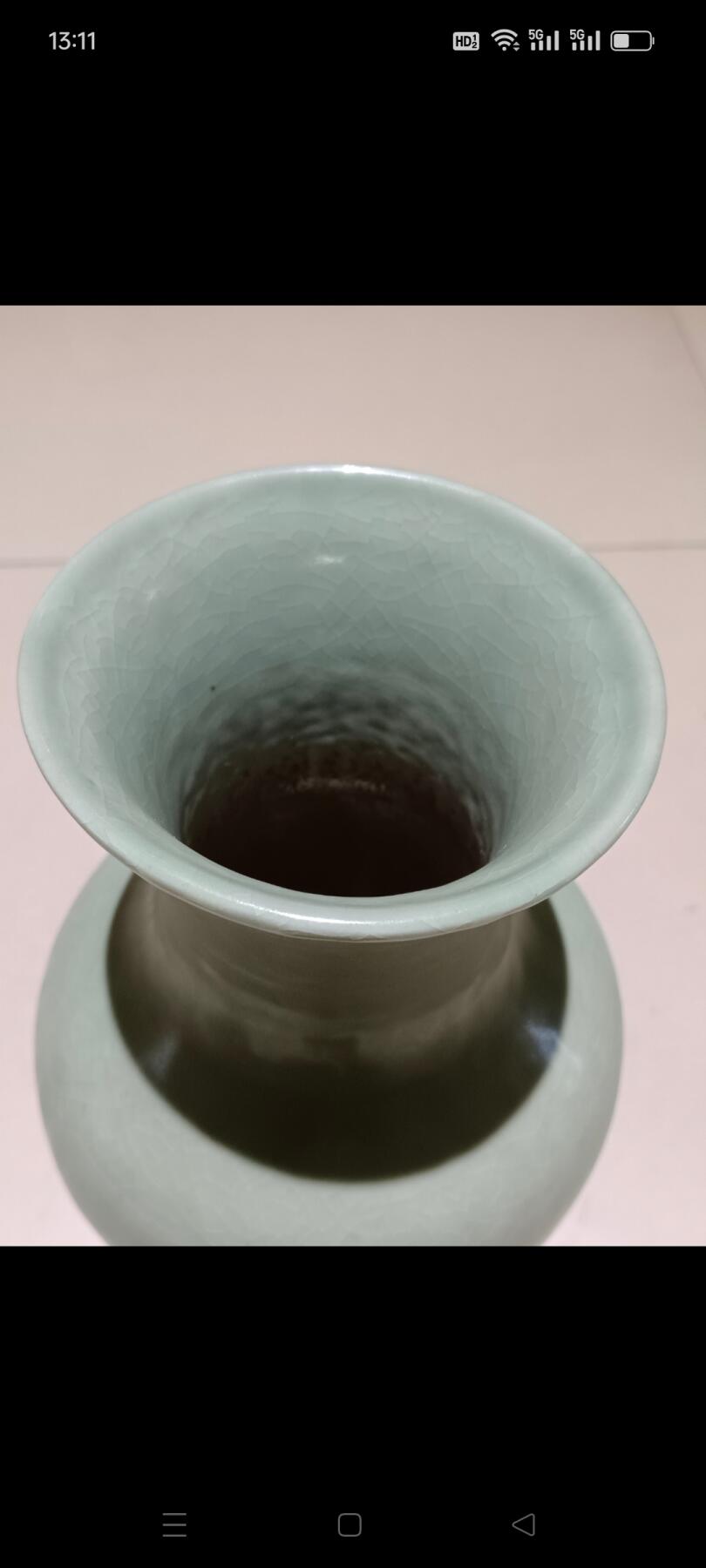 民国时期单色釉赏瓶，造型精美，通体开片，包浆温润如玉，保存完好，品相一流，非常难得
