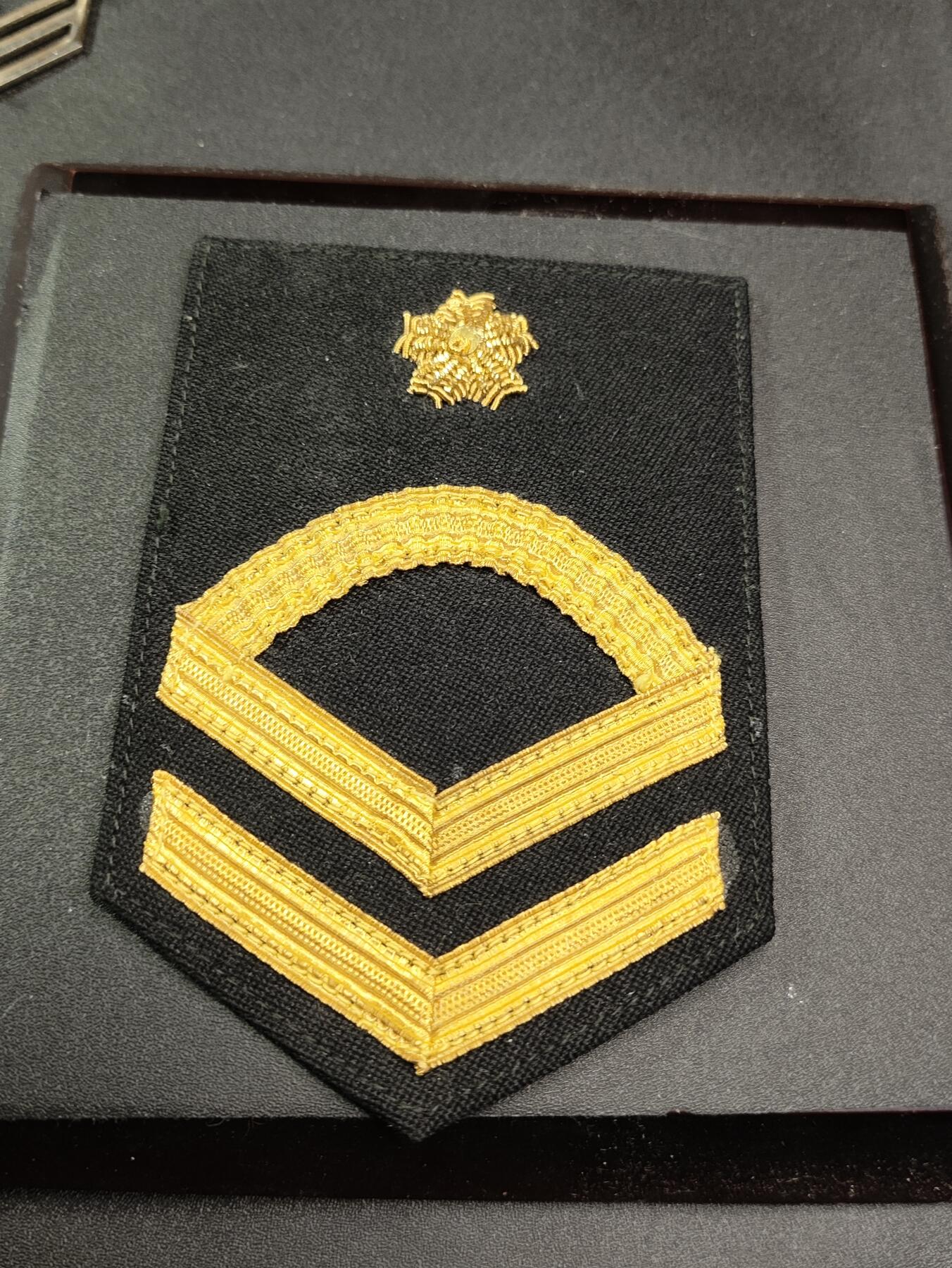 新时代收藏徽章红藏拍卖(第二十五场)  徽章纸品证书杂项 日本海上自卫队士官金属丝刺绣臂章