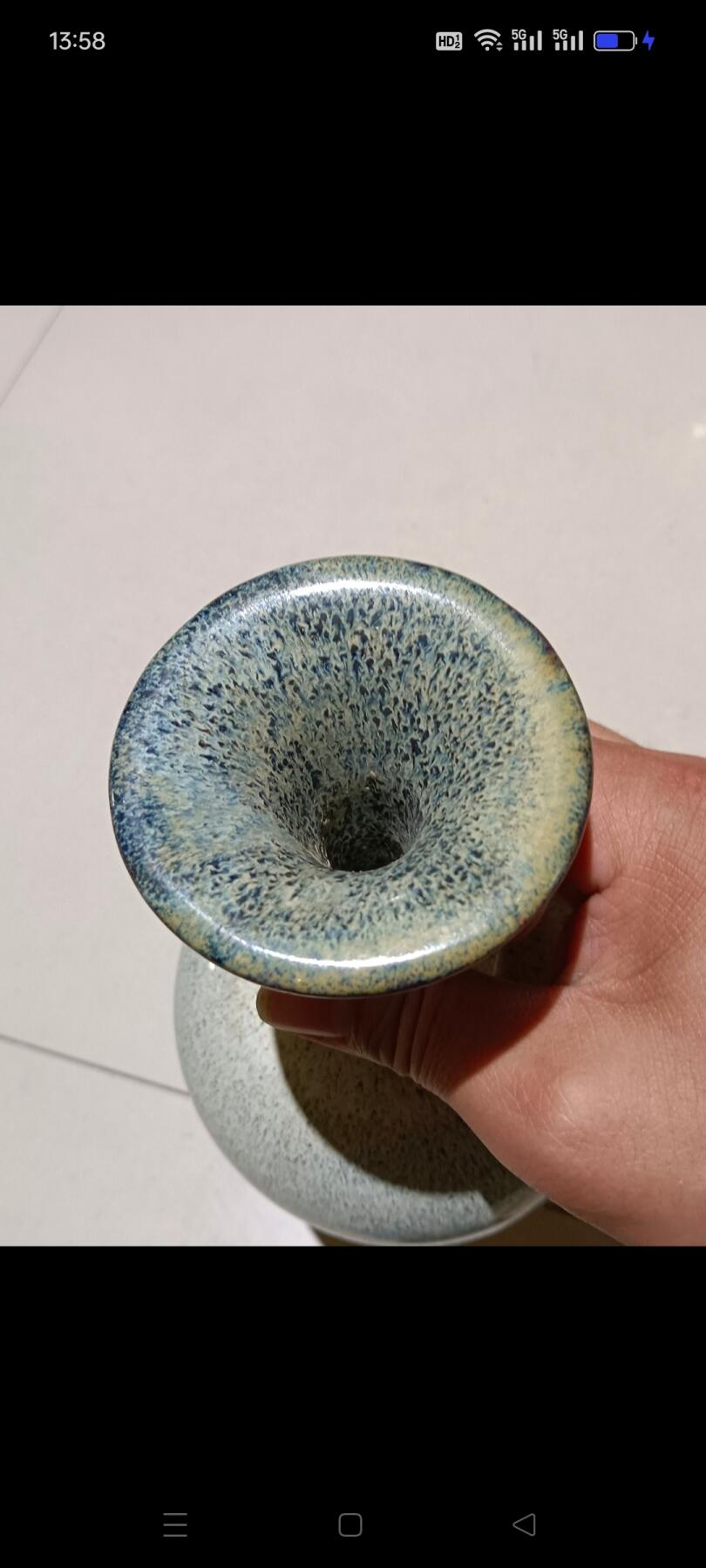 老钧釉长颈瓶，釉水一流，造型精美，保存完好，品相一流