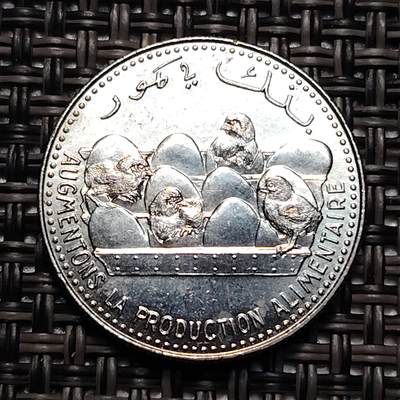 布加迪🐬～世界钱币(上海)🌾第 238 期 /  各国套币和散币 - 科摩罗🇰🇲 1982年 25法朗镍币 小鸡孵化 20mm
