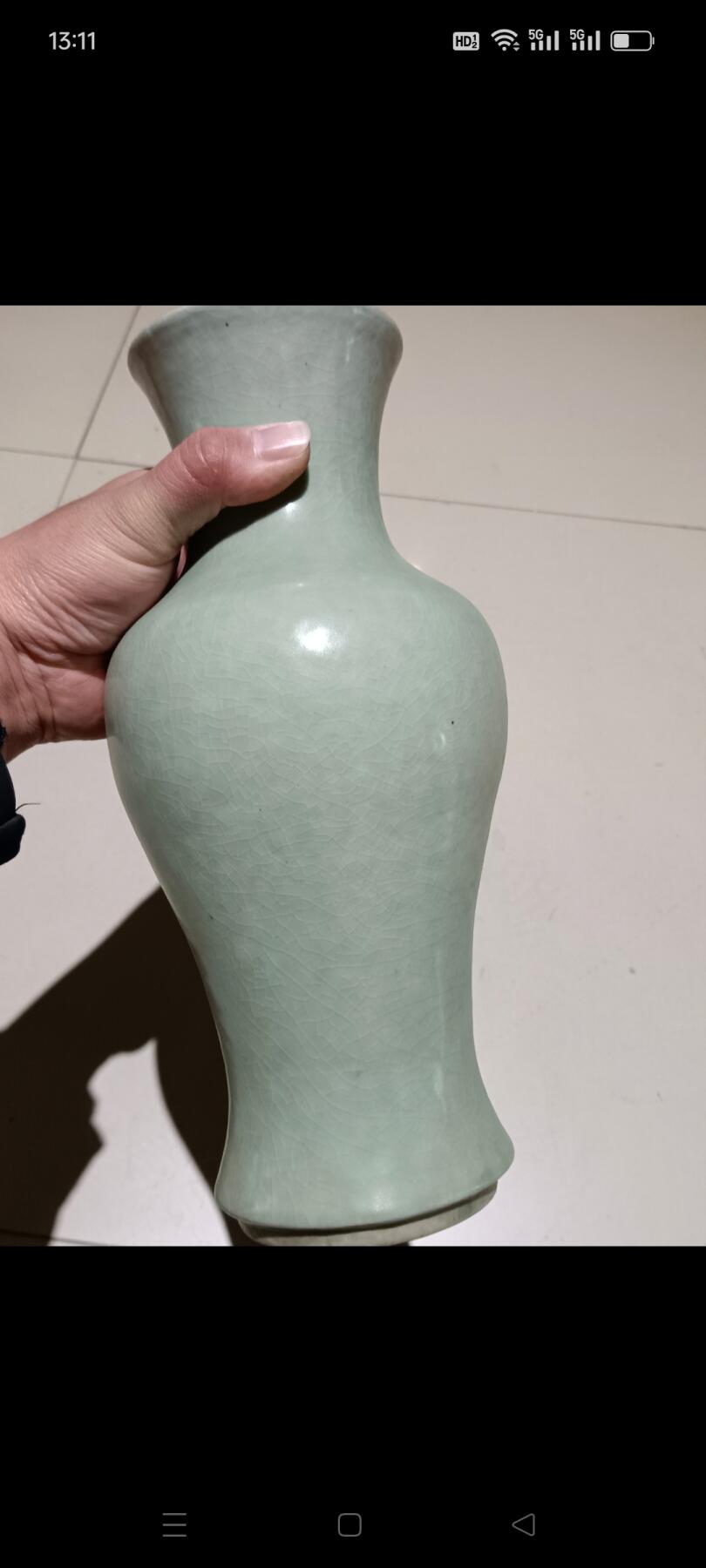 民国时期单色釉赏瓶，造型精美，通体开片，包浆温润如玉，保存完好，品相一流，非常难得