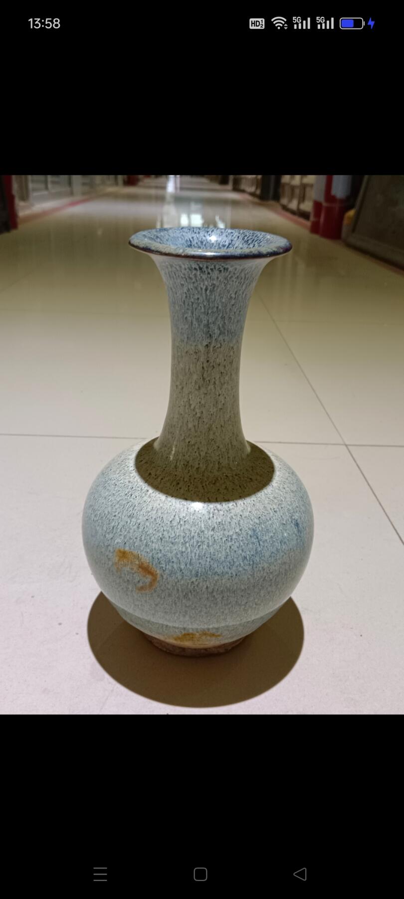 老钧釉长颈瓶，釉水一流，造型精美，保存完好，品相一流