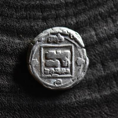 【良泉】【国庆精品场】10月2日晚19.30点开拍！ 222组，西方古代钱币、印章专场 - 公元1099–1115年【伽色尼王朝】苏丹马苏迪三世 第尔汗银币，2.92克