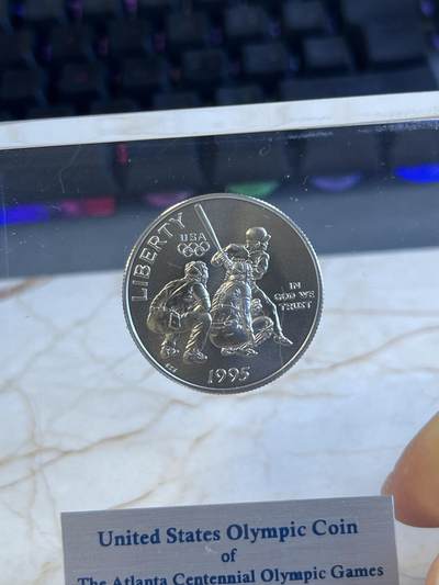 第173期拍卖【长期征集拍品】 - 美国1995年亚特兰大奥运会系列棒球纪念币带亚克力摆件