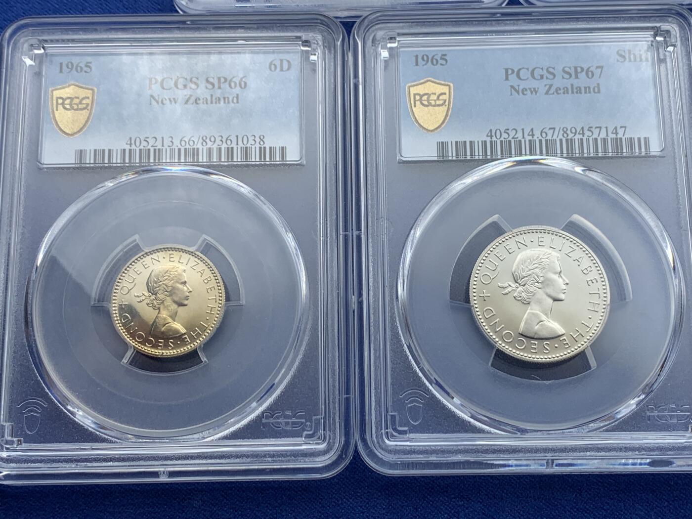 《竞宝斋》第414场 周日，周一，2场连拍 （全场包邮） 七枚一组 PCGS SP65-67 新西兰1965年伊丽莎白二世SP祥币1/2便士至1/2克朗，1965样币级七枚套相当罕见，Stering币制的关门年份。高分收藏级品相，从乔五开始的经典图案一直未变