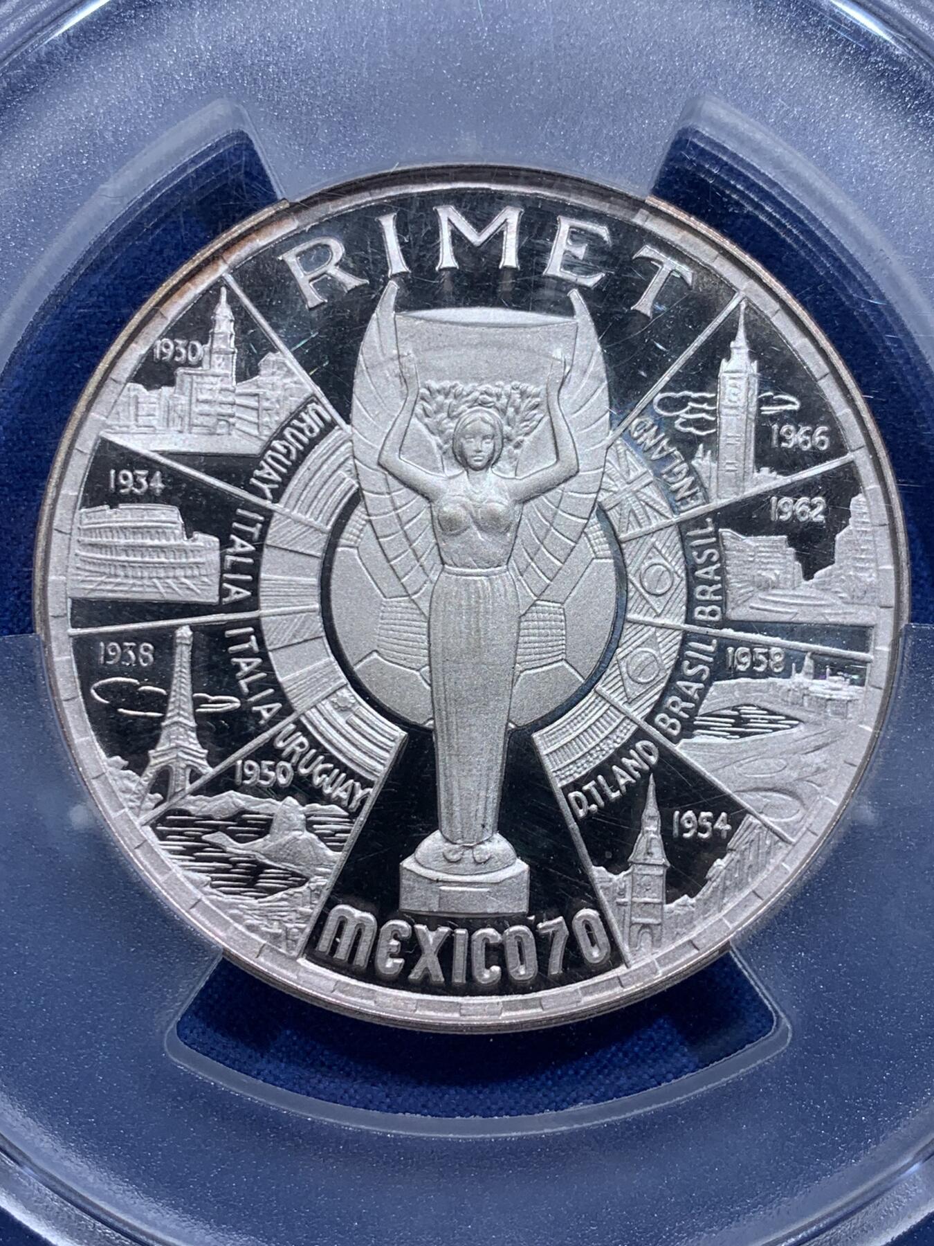 《竞宝斋》第414场 周日，周一，2场连拍 （全场包邮） PCGS PR68DCAM 赤道几内亚1970年200比塞塔超大型精制纪念银币（足球世界杯）稀少超高分！
