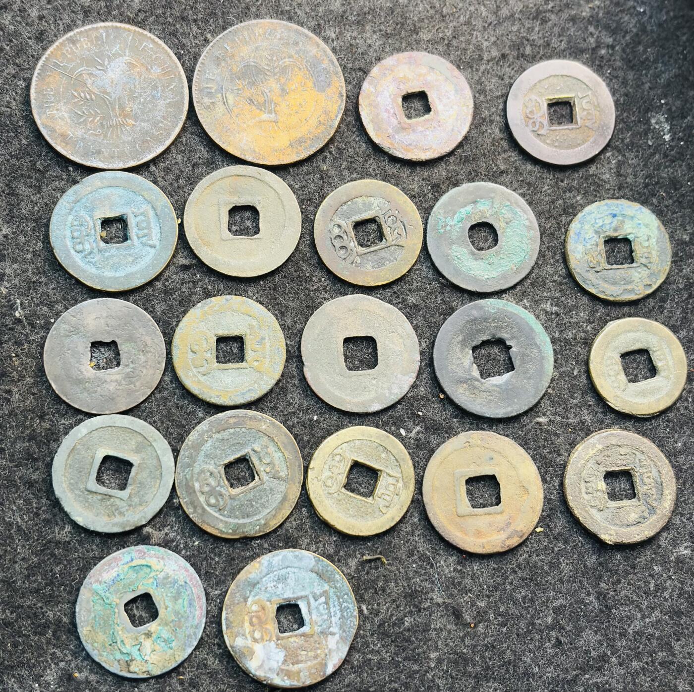 文馨钱币收藏第 269 场，长期接收代拍品 好品无漏裂古钱币一组，宋元通宝，康熙通宝，三个 25➕大嘉庆，几个好版乾隆道光，开元等一共 21 枚，所见即所得