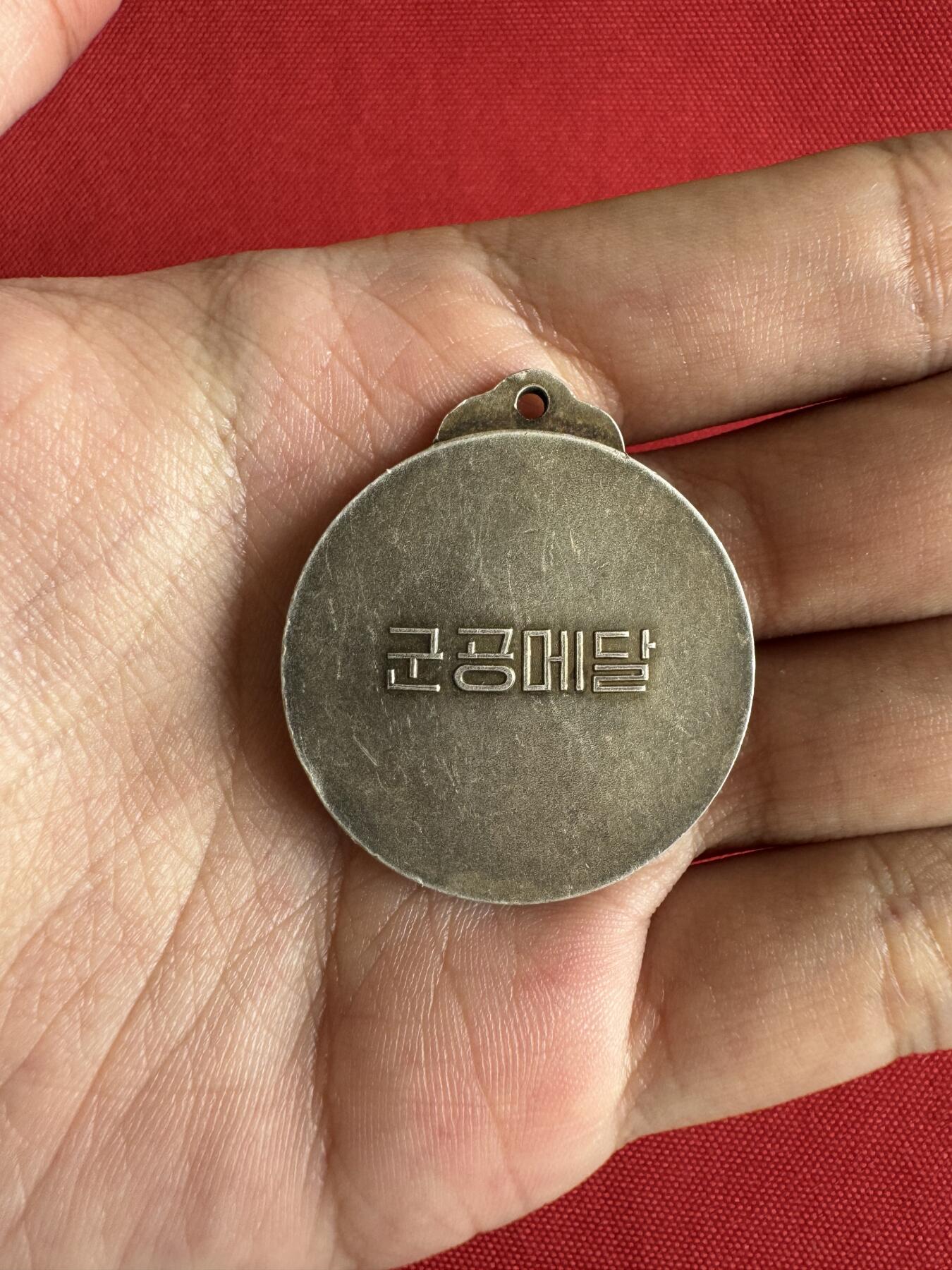 五哥徽章群   2号周二晚上八点4群联拍