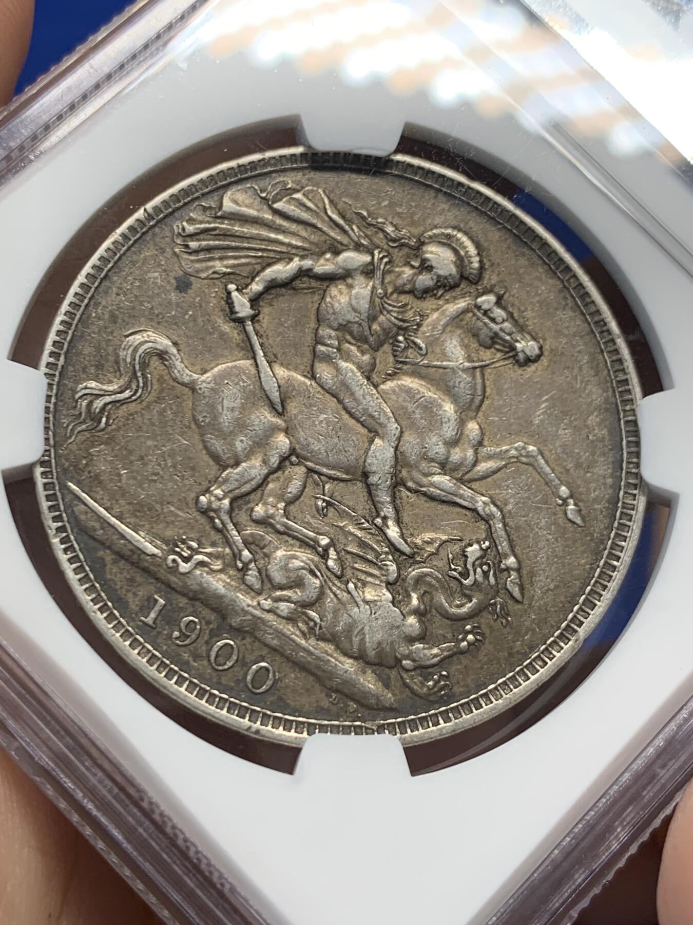 《竞宝斋》第414场 周日，周一，2场连拍 （全场包邮） NGC AU53 英国1900年维多利亚1克朗批纱马剑银币