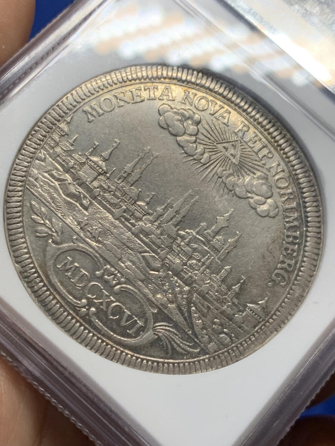 《竞宝斋》第414场 周日，周一，2场连拍 （全场包邮） NGC AU55 德国 1696年 纽伦堡 天使和城市景观泰勒 少见品种，少见好品
