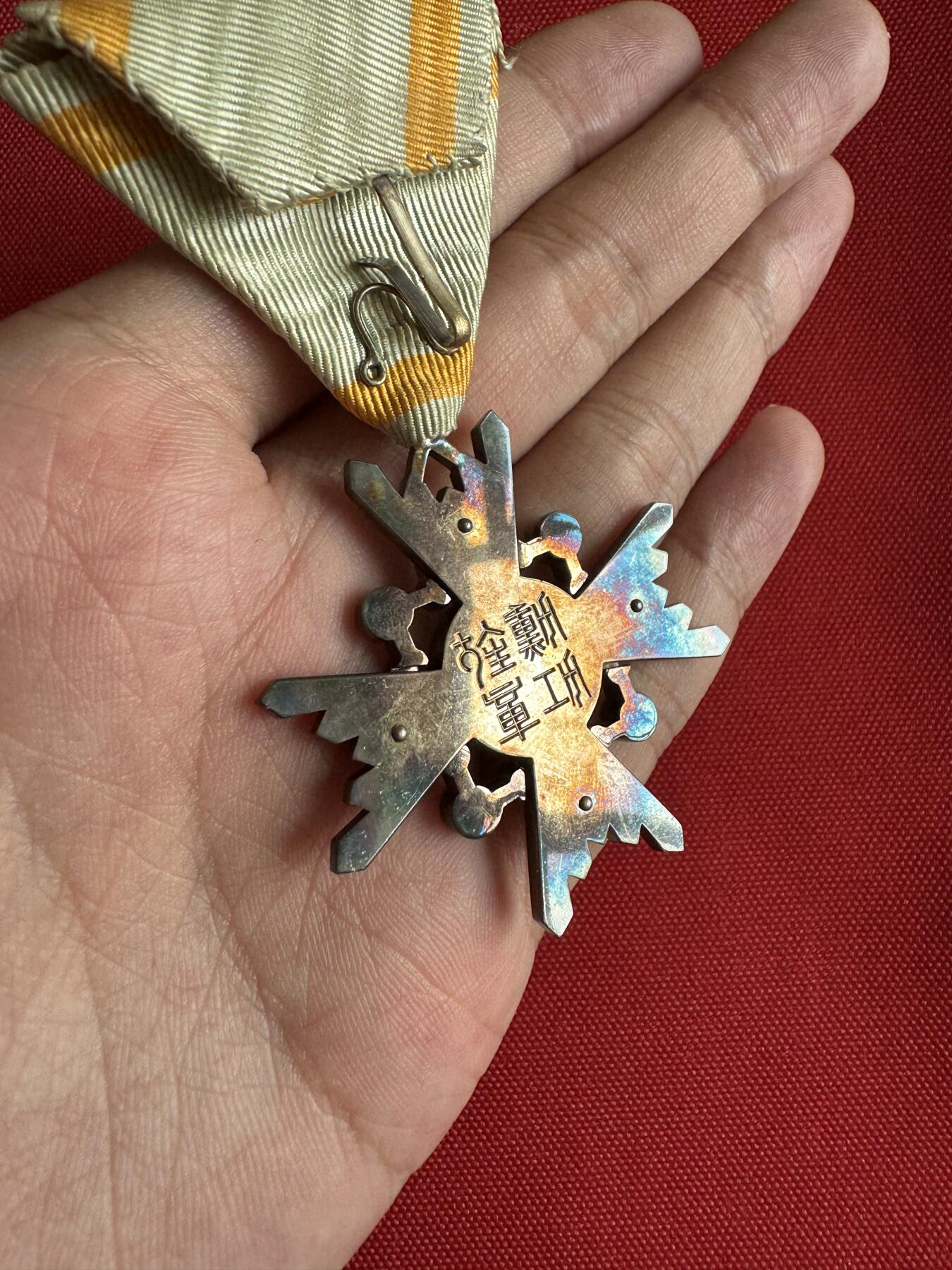 五哥徽章群   2号周二晚上八点4群联拍