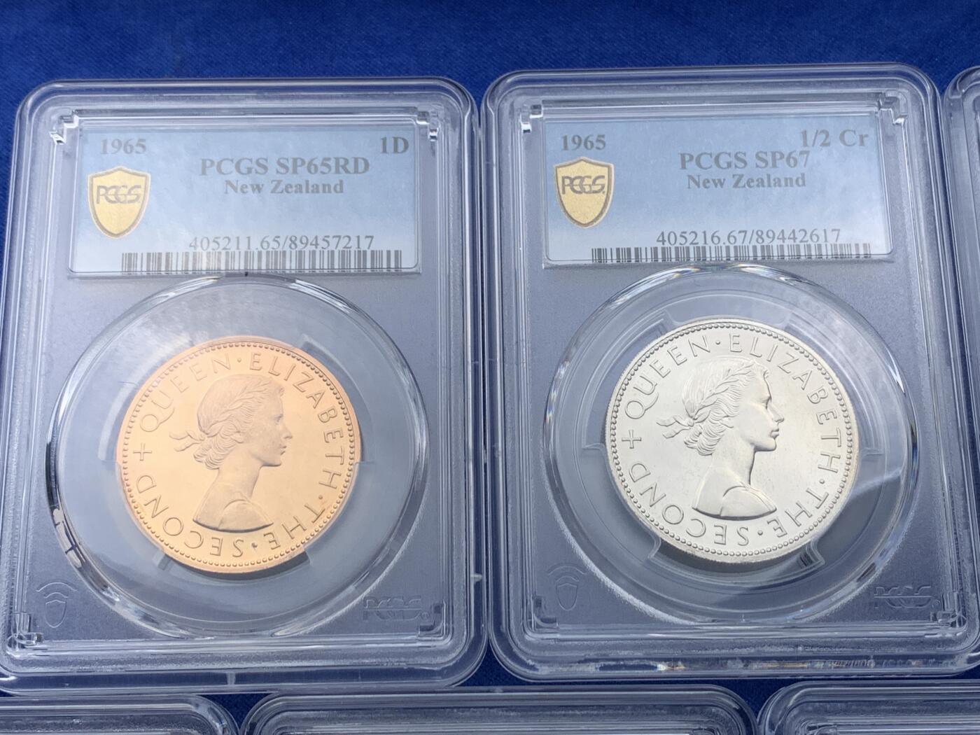 《竞宝斋》第414场 周日，周一，2场连拍 （全场包邮） 七枚一组 PCGS SP65-67 新西兰1965年伊丽莎白二世SP祥币1/2便士至1/2克朗，1965样币级七枚套相当罕见，Stering币制的关门年份。高分收藏级品相，从乔五开始的经典图案一直未变