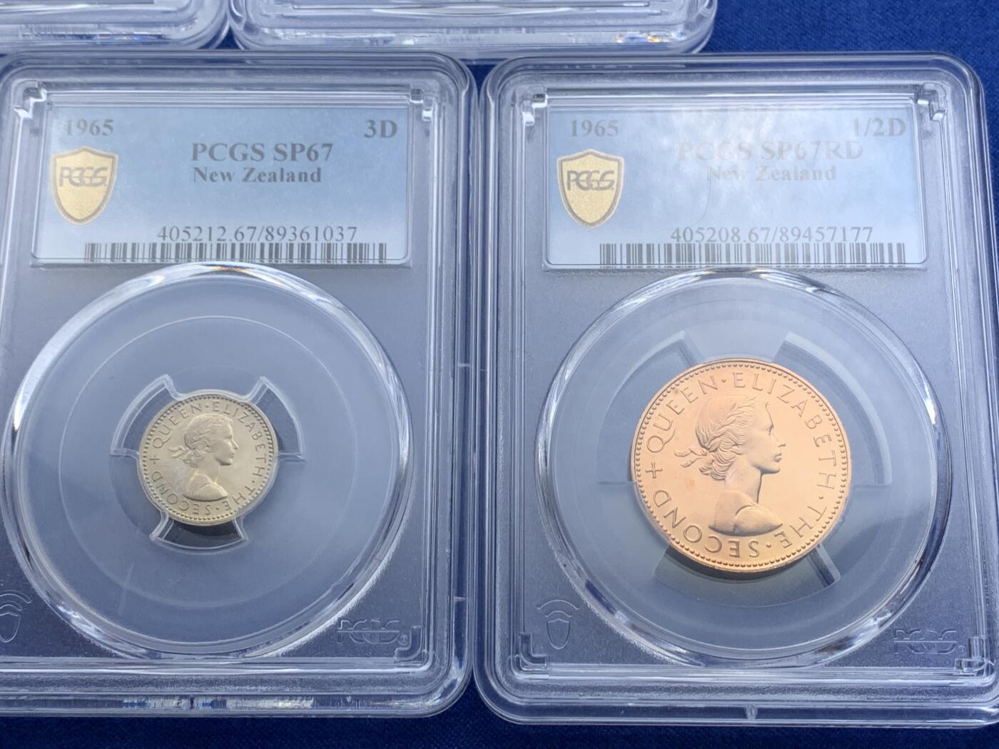 《竞宝斋》第414场 周日，周一，2场连拍 （全场包邮） 七枚一组 PCGS SP65-67 新西兰1965年伊丽莎白二世SP祥币1/2便士至1/2克朗，1965样币级七枚套相当罕见，Stering币制的关门年份。高分收藏级品相，从乔五开始的经典图案一直未变