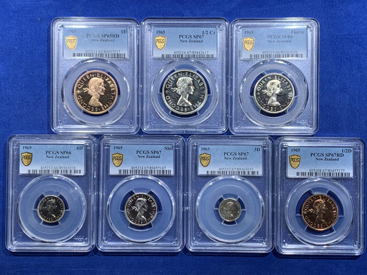 《竞宝斋》第414场 周日，周一，2场连拍 （全场包邮） 七枚一组 PCGS SP65-67 新西兰1965年伊丽莎白二世SP祥币1/2便士至1/2克朗，1965样币级七枚套相当罕见，Stering币制的关门年份。高分收藏级品相，从乔五开始的经典图案一直未变