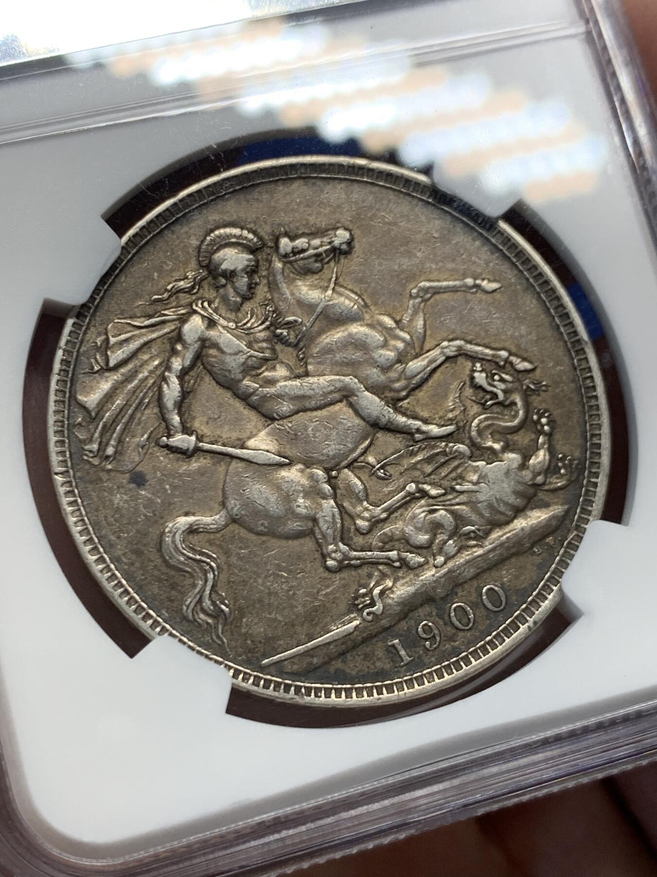 《竞宝斋》第414场 周日，周一，2场连拍 （全场包邮） NGC AU53 英国1900年维多利亚1克朗批纱马剑银币