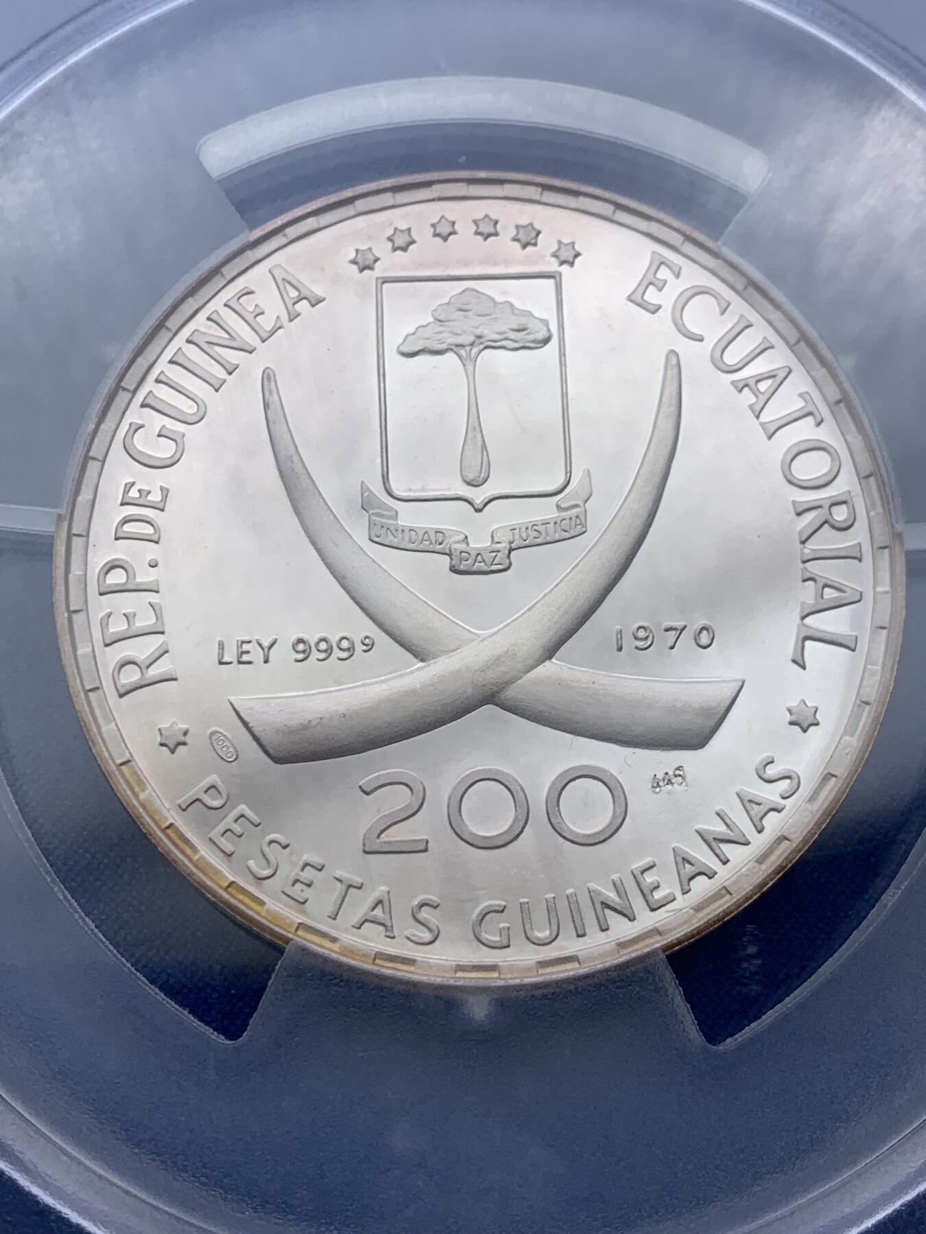 《竞宝斋》第414场 周日，周一，2场连拍 （全场包邮） PCGS PR68DCAM 赤道几内亚1970年200比塞塔超大型精制纪念银币（足球世界杯）稀少超高分！