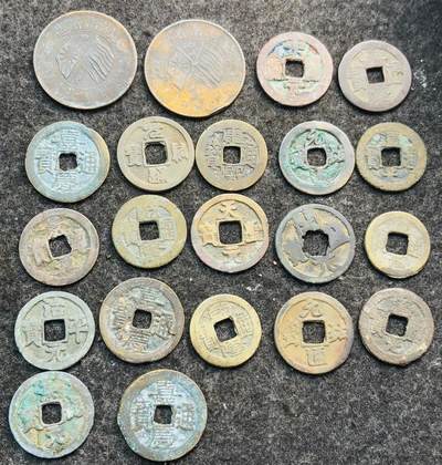 文馨钱币收藏第 269 场，长期接收代拍品 - 好品无漏裂古钱币一组，宋元通宝，康熙通宝，三个 25➕大嘉庆，几个好版乾隆道光，开元等一共 21 枚，所见即所得
