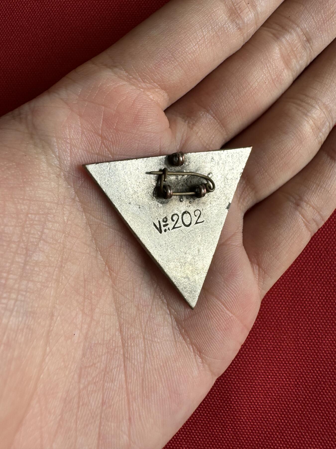 五哥徽章群   2号周二晚上八点4群联拍