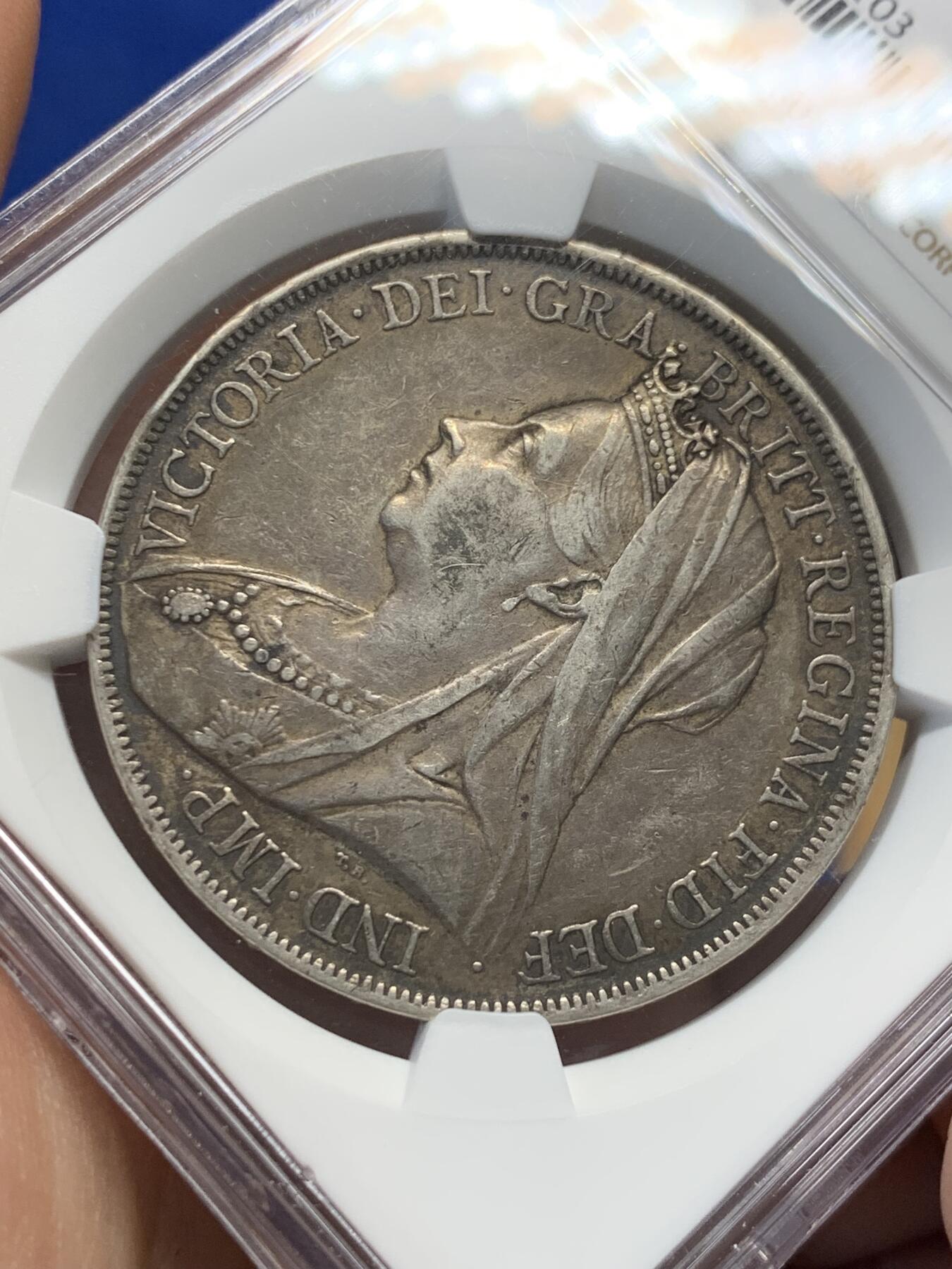 《竞宝斋》第414场 周日，周一，2场连拍 （全场包邮） NGC AU53 英国1900年维多利亚1克朗批纱马剑银币