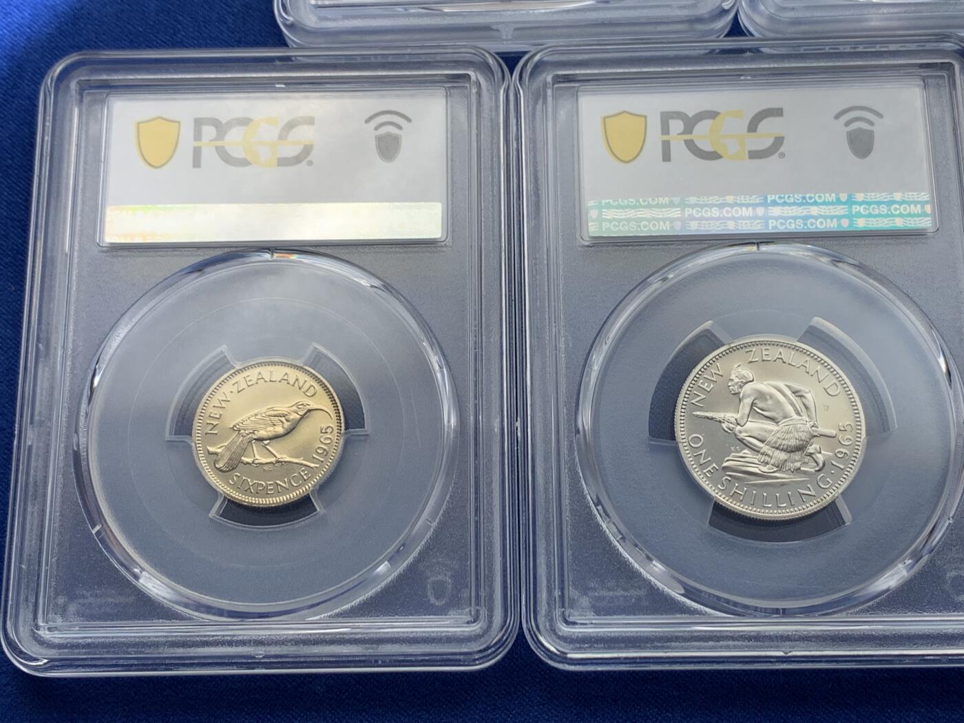 《竞宝斋》第414场 周日，周一，2场连拍 （全场包邮） 七枚一组 PCGS SP65-67 新西兰1965年伊丽莎白二世SP祥币1/2便士至1/2克朗，1965样币级七枚套相当罕见，Stering币制的关门年份。高分收藏级品相，从乔五开始的经典图案一直未变