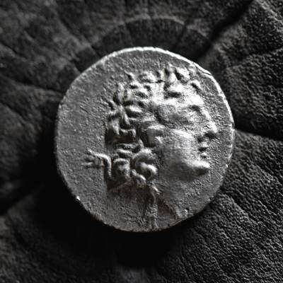 【良泉】【国庆精品场】10月2日晚19.30点开拍！ 222组，西方古代钱币、印章专场 - 公元前100-85年【古希腊】卡帕多西亚王国【本都治下】阿里阿拉特斯九世（本都国王-米特拉达梯斯六世之子），打制其父头像，一德拉克马银币，3.62克