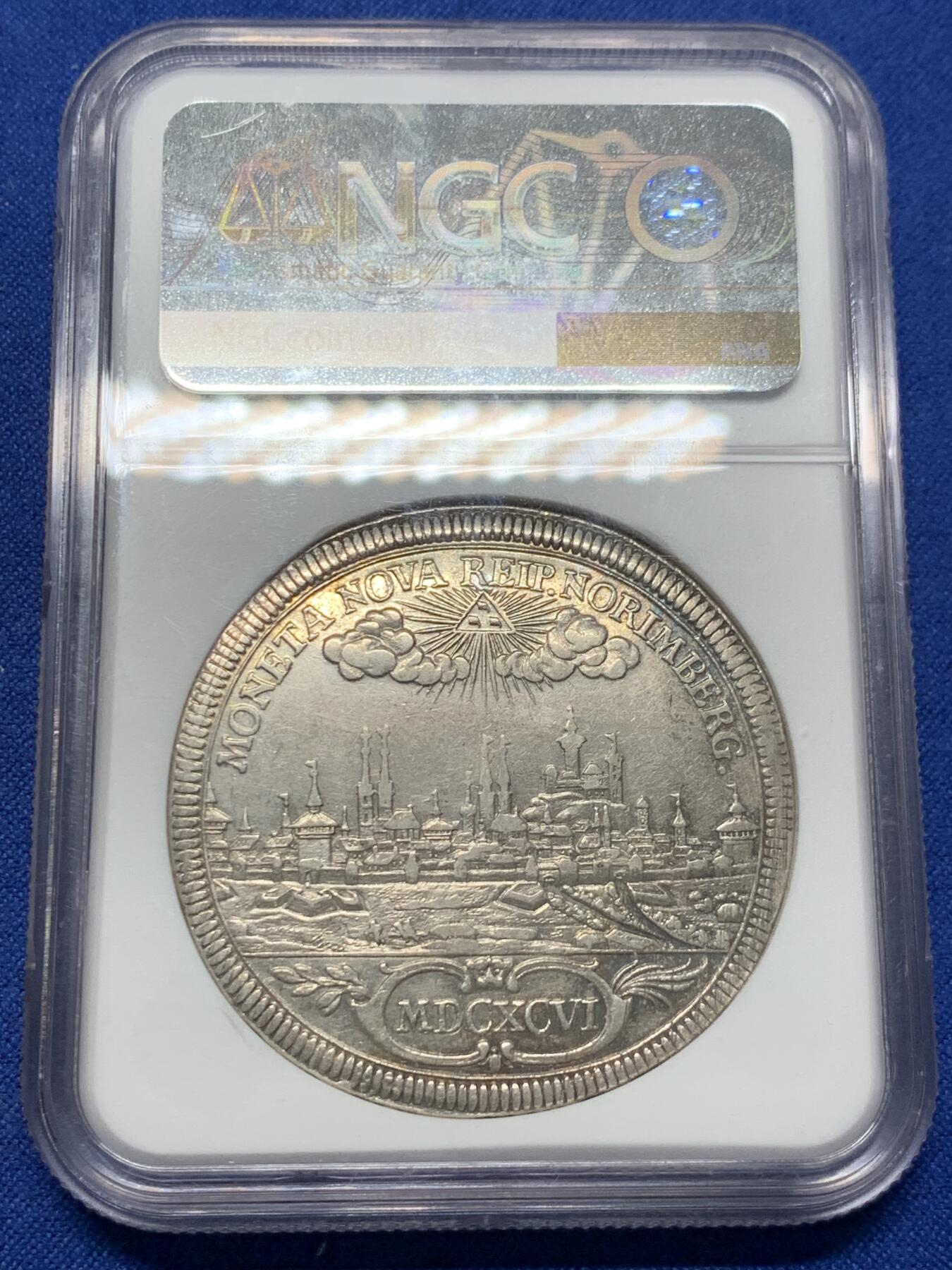 《竞宝斋》第414场 周日，周一，2场连拍 （全场包邮） NGC AU55 德国 1696年 纽伦堡 天使和城市景观泰勒 少见品种，少见好品