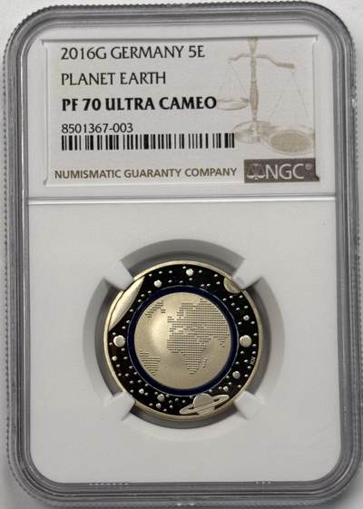 S&S Numismatic世界钱币-拍卖 第114期  - 获奖币*德国2016年 蓝色地球 5欧元镶嵌聚合物精制纪念币 G版 NGC PF70UC冠军分 裸币送评无包装，评级盒子右下角有墨痕