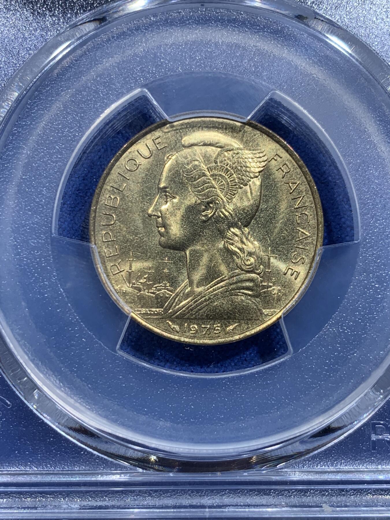 《竞宝斋》第415场 周日，周一，2场连拍 （全场包邮） PCGS MS66 法属伊萨1975年20法郎铜币 车轮光状态漂亮！不常见的法属殖民地的硬币 发行量仅30万枚，此枚亚军分 冠军分仅2枚！