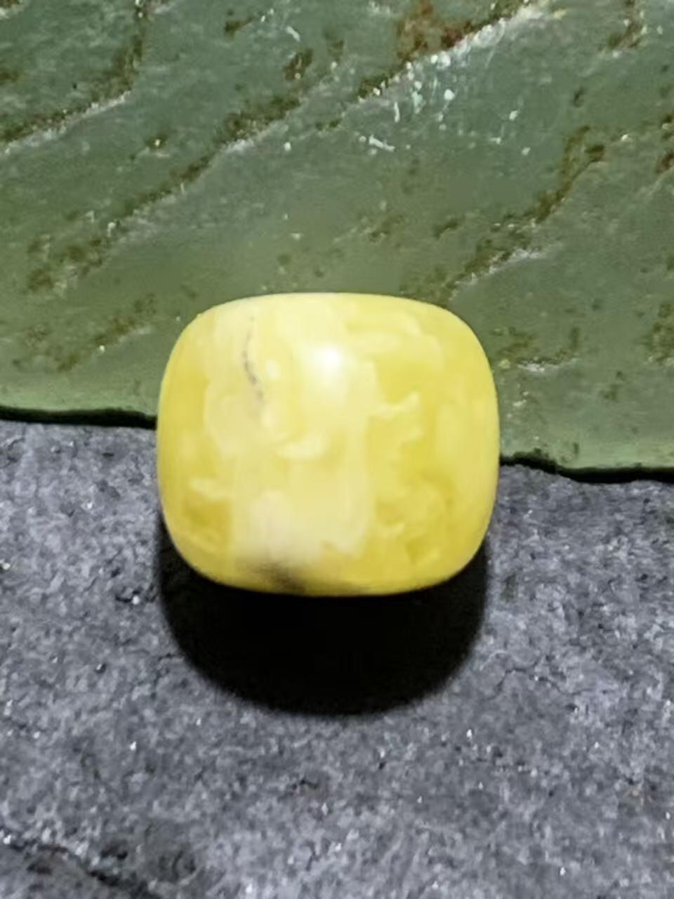 天然俄料原矿蜜蜡老形桶珠一颗！