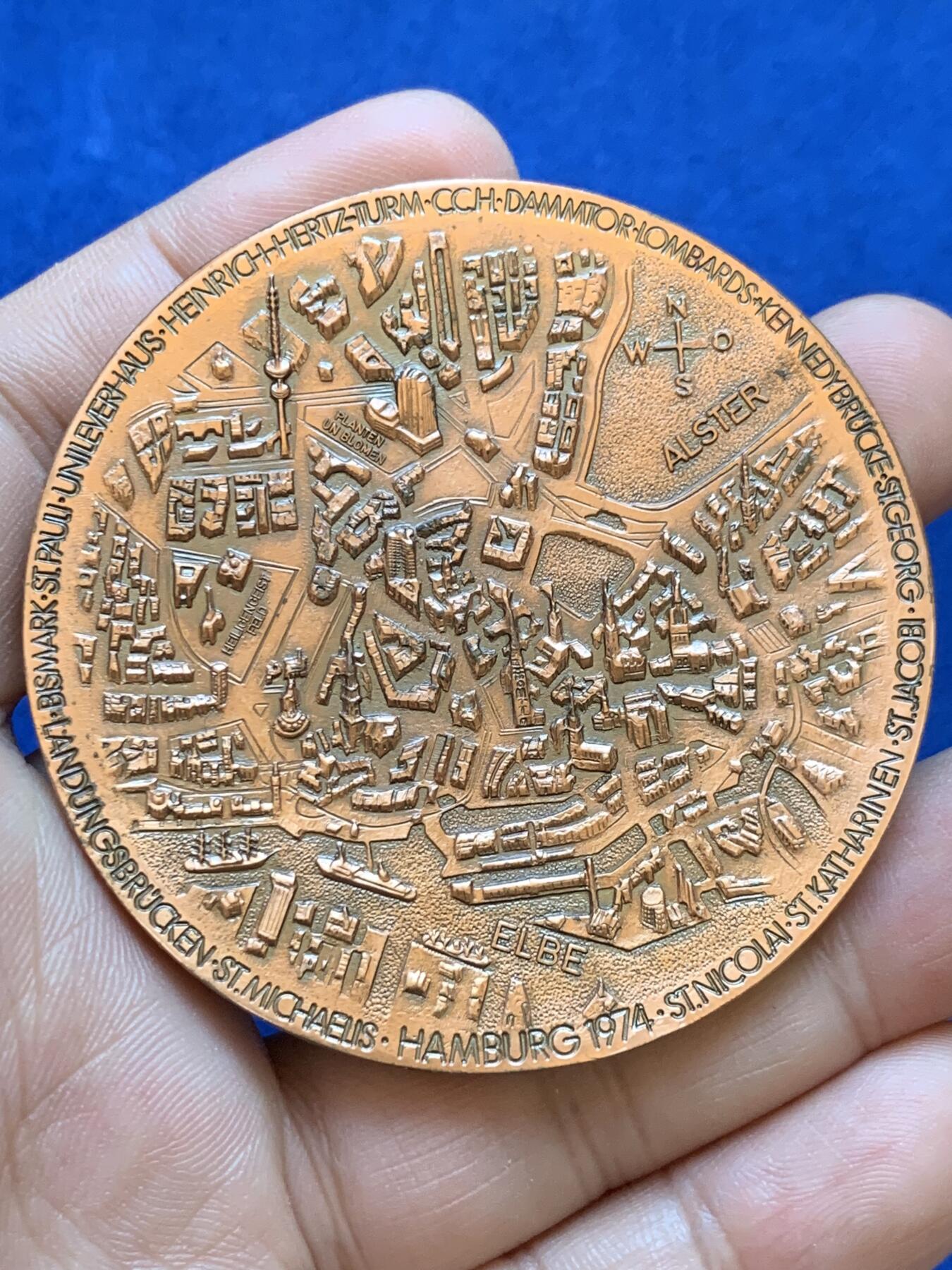 《竞宝斋》第415场 周日，周一，2场连拍 （全场包邮） 德国汉堡兰登斯布吕肯铜章 99.4克 59.8mm