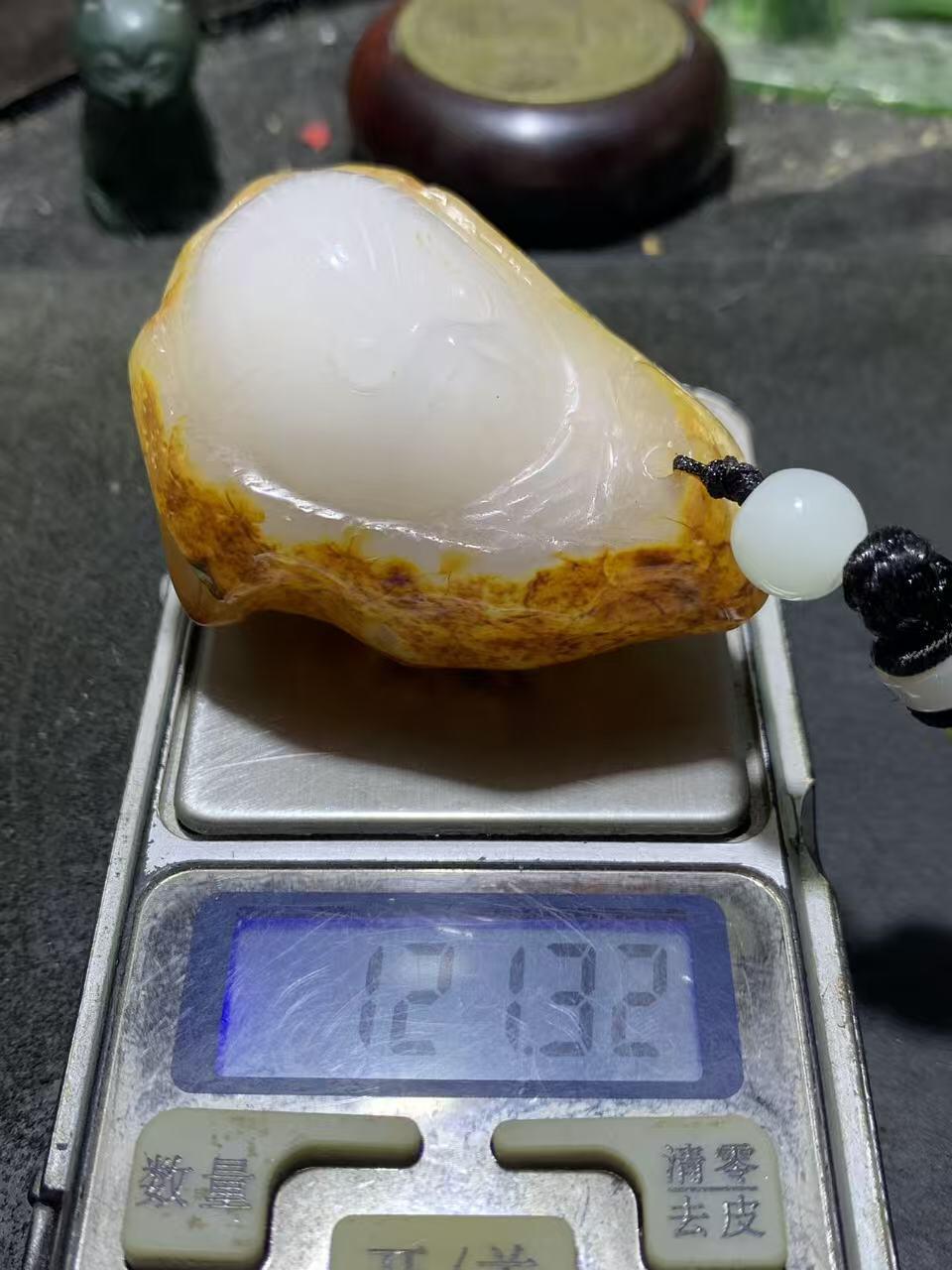 精美天然马达加斯加玛瑙雕刻小鸡出壳把件一个，