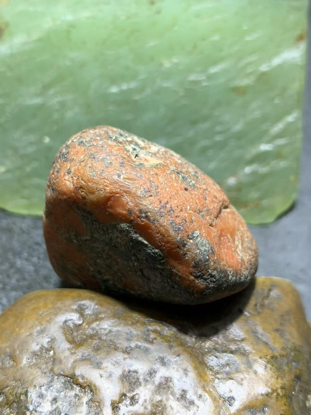 精美柿子红皮开窗料红白南红玛瑙原石一颗