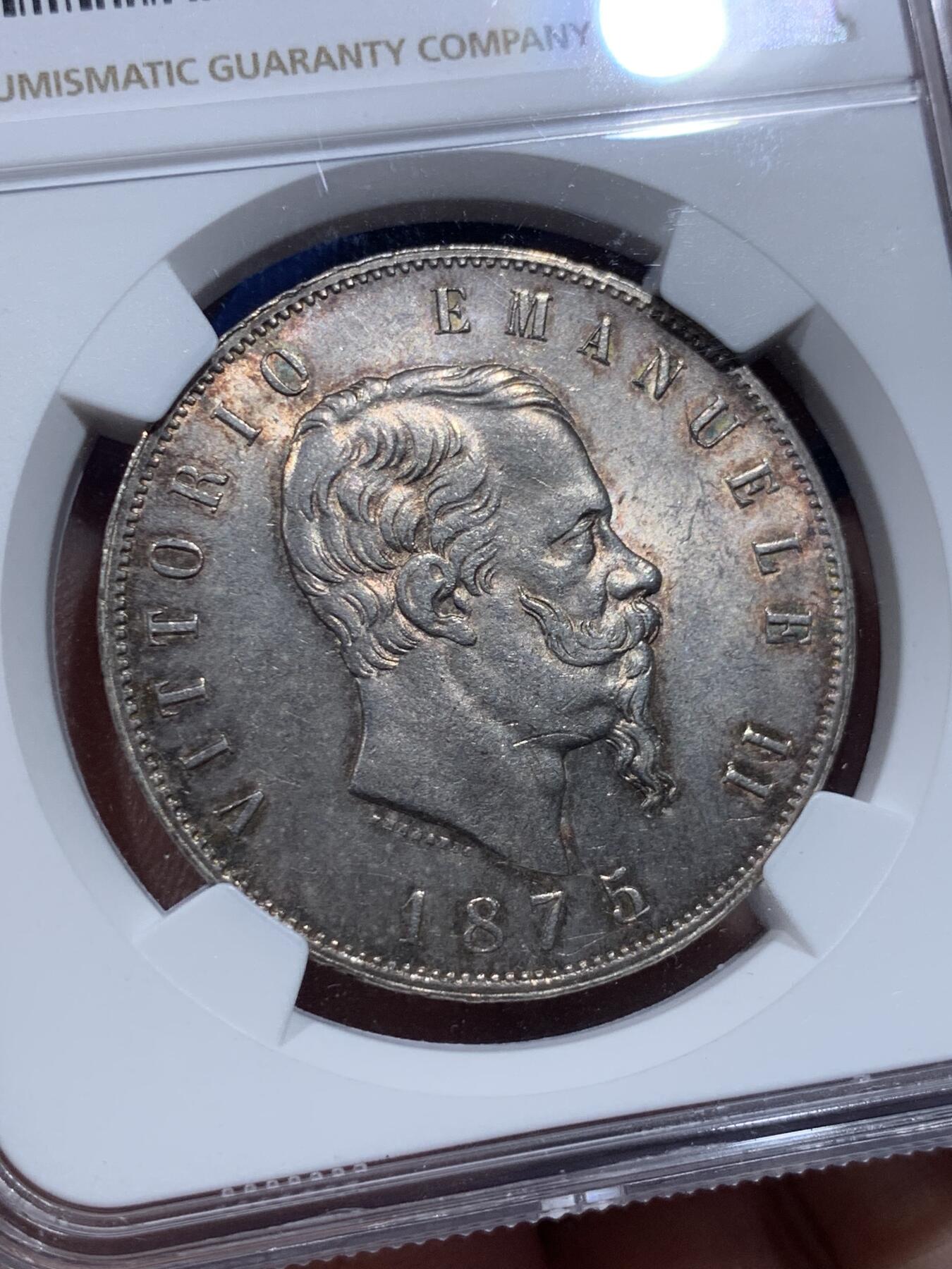 《竞宝斋》第415场 周日，周一，2场连拍 （全场包邮） NGC MS63 意大利1875M埃曼努尔二世流通5里拉大银币，淡金彩，米兰厂出品。意系流通主币大银，高分难遇，更高分仅有4枚。同年一枚64+稀奇5201元不含佣金成交。