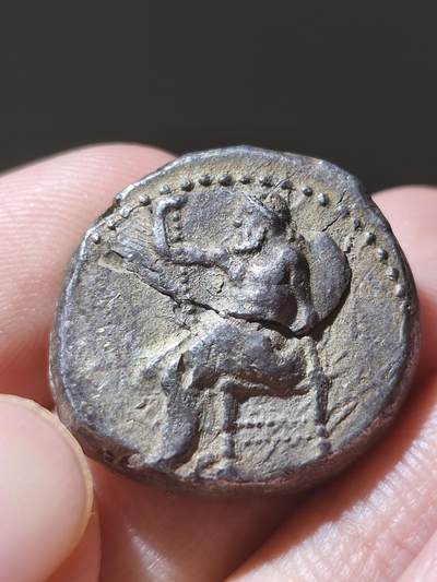 星盘世界钱币九月六日古典币专场 - 公元前328-311年【古希腊·继业者】【塞琉古一世】四德拉克马银币，原坑锈较重，10.95克，非常厚重的一枚，而且这个品种非常少见，好品极其昂贵，这一枚细节还算不错