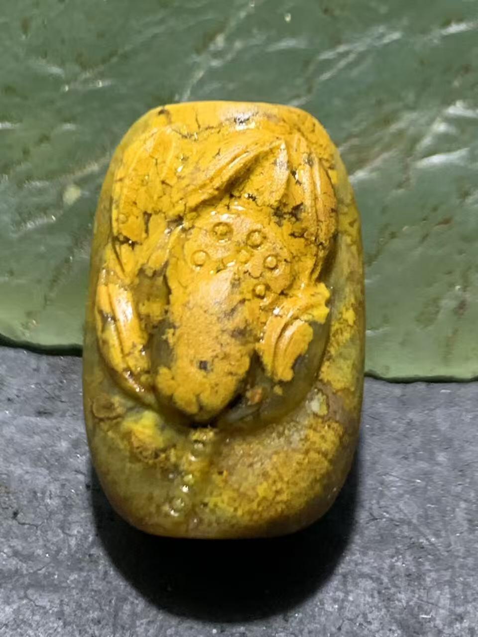 精美亚光高玉化黄金草花纹战国红玛瑙手工雕刻金莲花桶珠一颗！