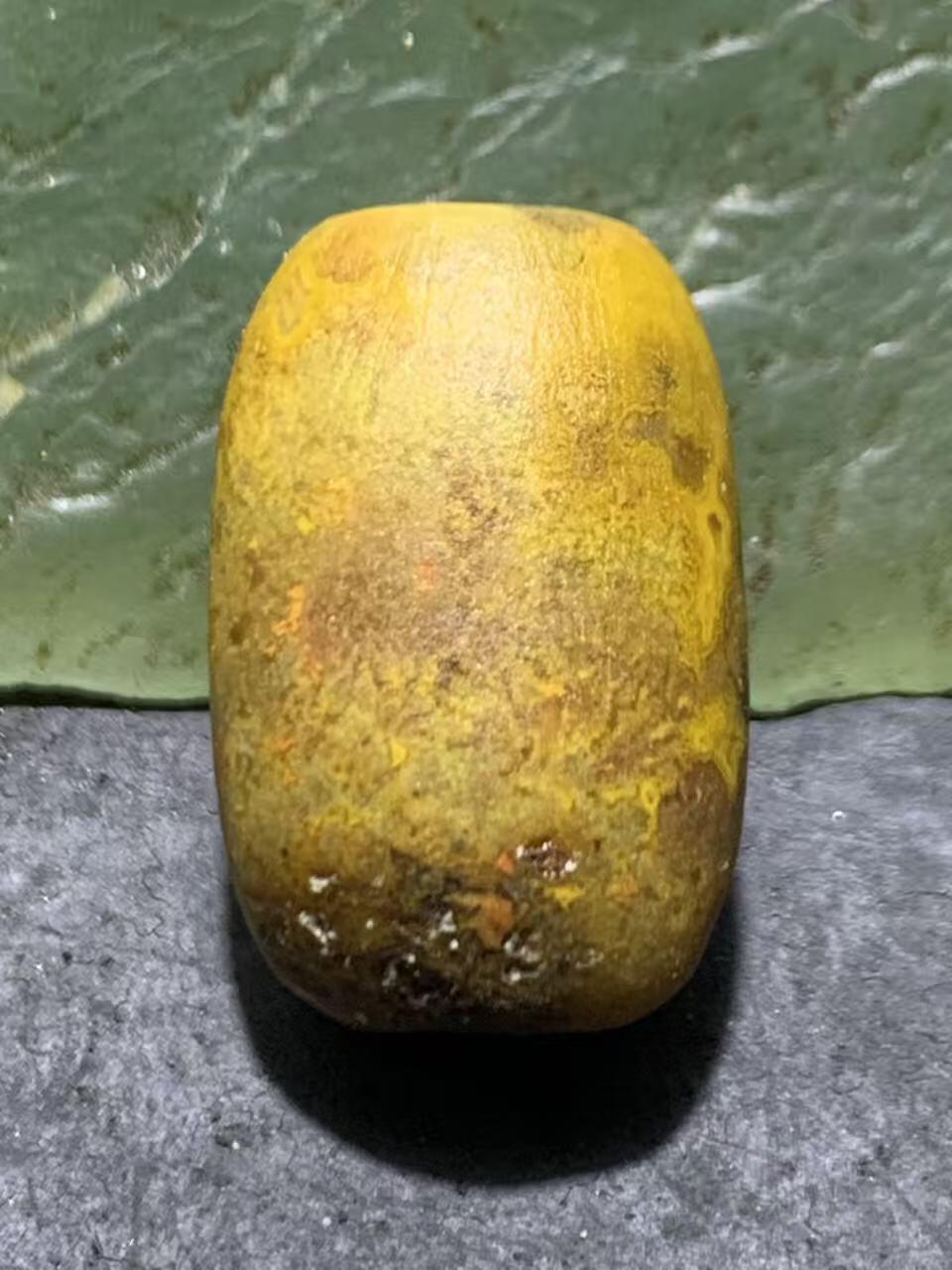 精美亚光高玉化黄金草花纹战国红玛瑙手工雕刻金莲花桶珠一颗！
