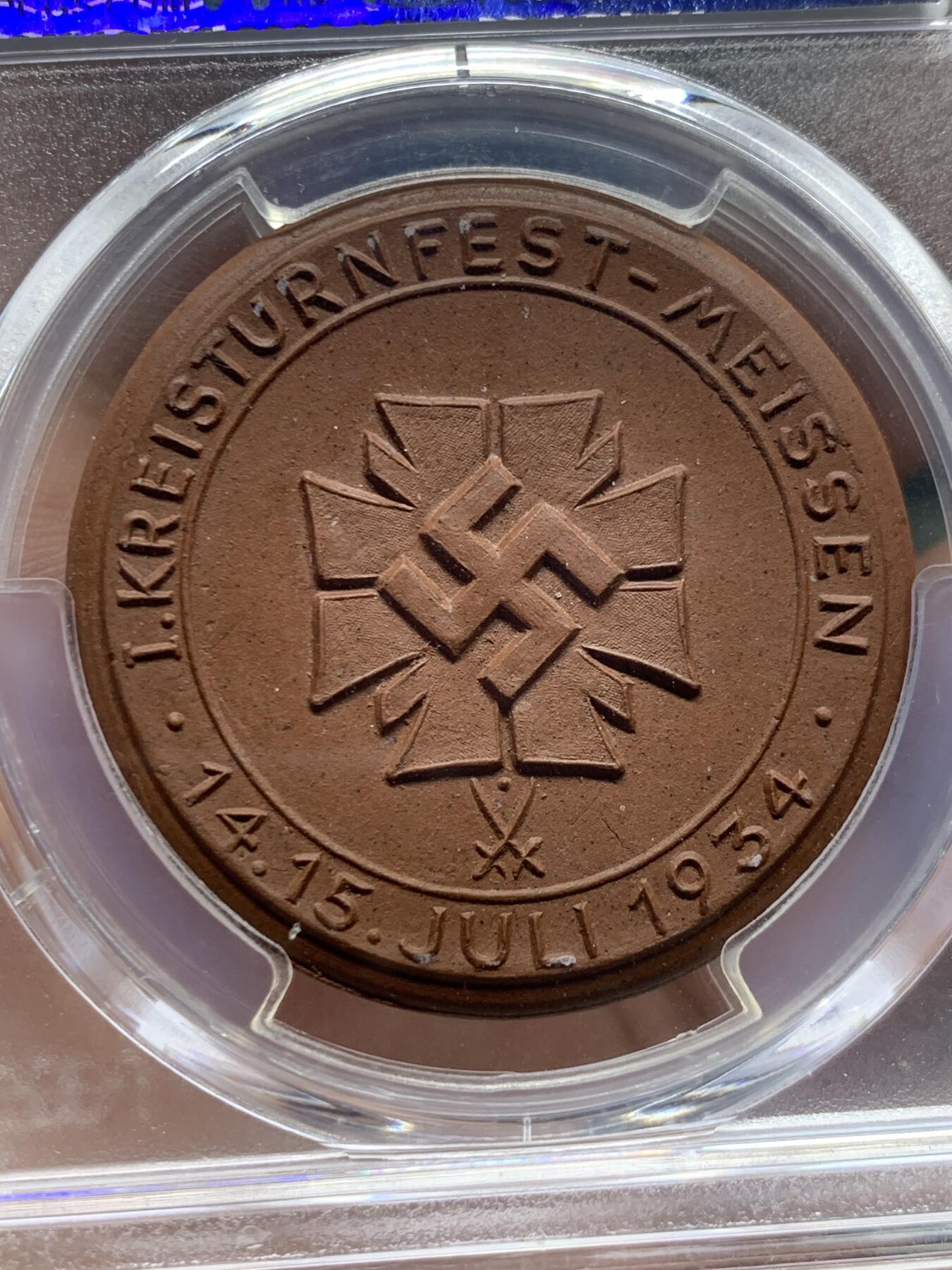 《竞宝斋》第415场 周日，周一，2场连拍 （全场包邮） PCGS MS65 德国1934年特殊帝国迈森体操节陶瓷纪念章 R稀少 发行量仅200枚以内
