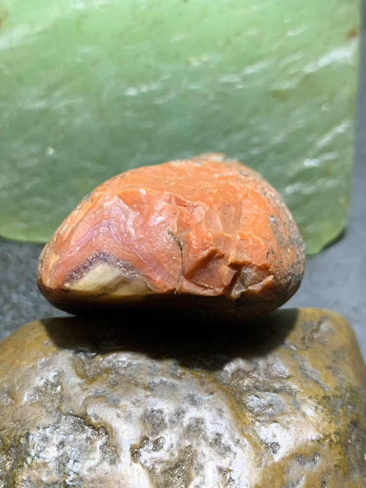 精美柿子红皮开窗料红白南红玛瑙原石一颗