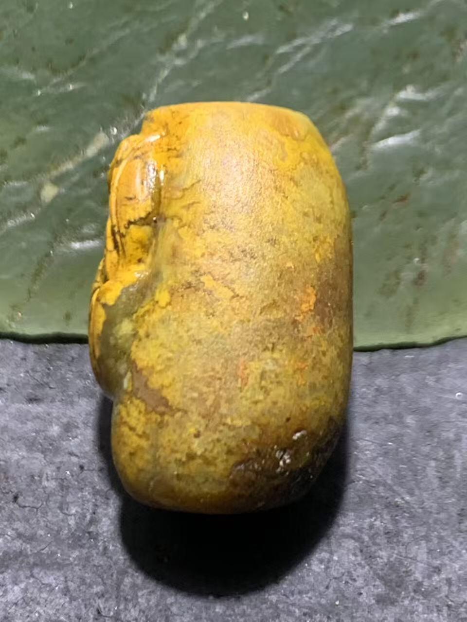 精美亚光高玉化黄金草花纹战国红玛瑙手工雕刻金莲花桶珠一颗！