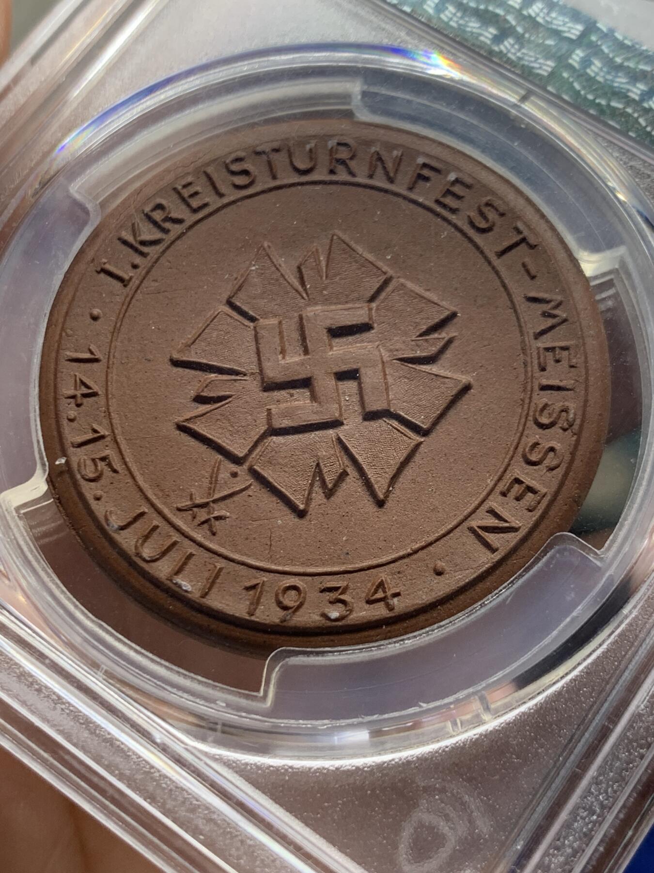 《竞宝斋》第415场 周日，周一，2场连拍 （全场包邮） PCGS MS65 德国1934年特殊帝国迈森体操节陶瓷纪念章 R稀少 发行量仅200枚以内