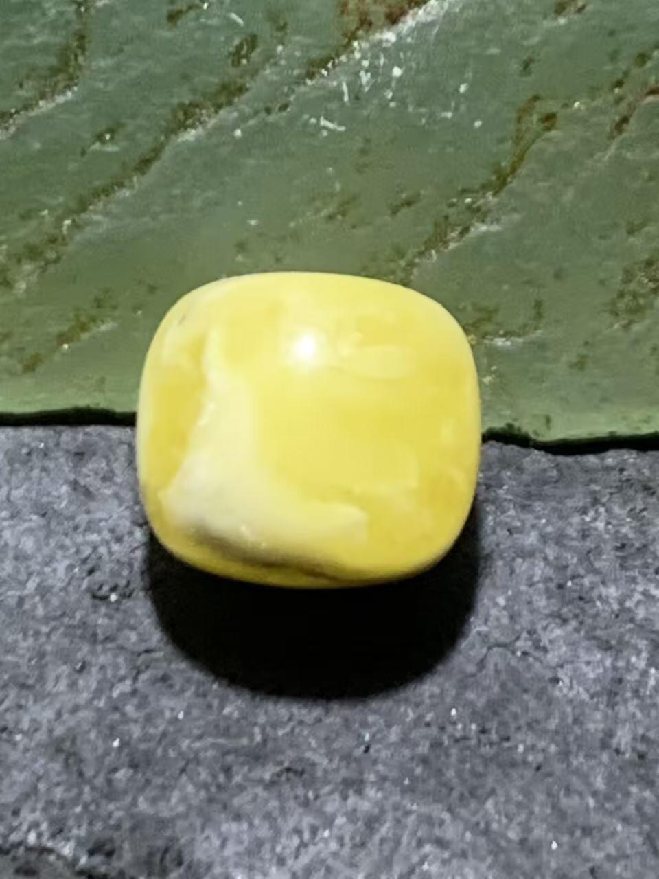 天然俄料原矿蜜蜡老形桶珠一颗！