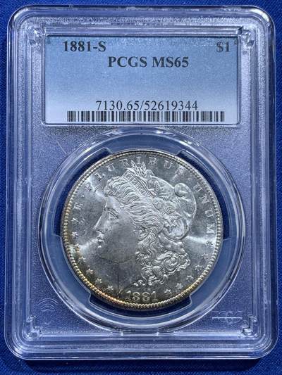 《竞宝斋》第415场 周日，周一，2场连拍 （全场包邮） - PCGS MS65 美国 1881-S 摩根 1美元银币 正面有月牙形彩虹包浆