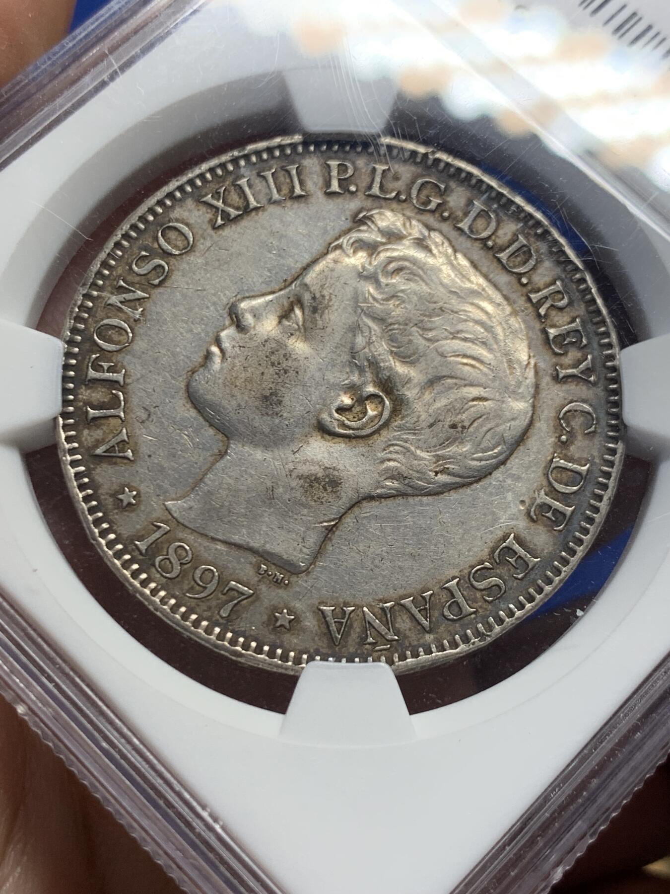 《竞宝斋》第415场 周日，周一，2场连拍 （全场包邮） NGC XFD 西属菲律宾1897年1比索大银币，稀少。