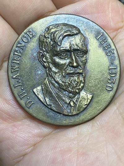 2025年第八十四场(总第一百一十场）外国好品散币(免佣金) 直径39mm–英国🇬🇧高浮雕大型纪念铜章(纪念英国著名作家–大卫·赫伯特·劳伦斯，生卒年1885–1930年)